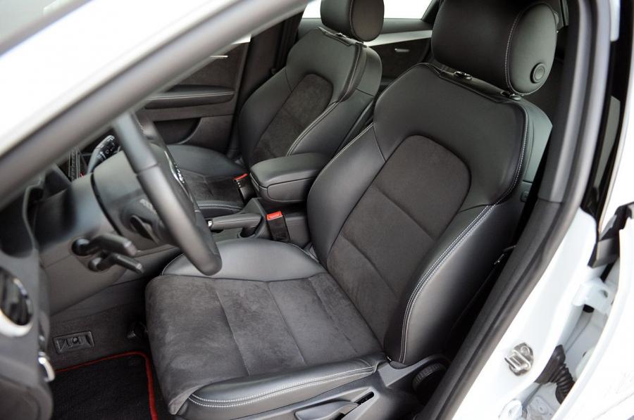 Интерьер Audi A3 Sportback e-tron (8V) 2012 года  (NA) (фото 15 из 28)